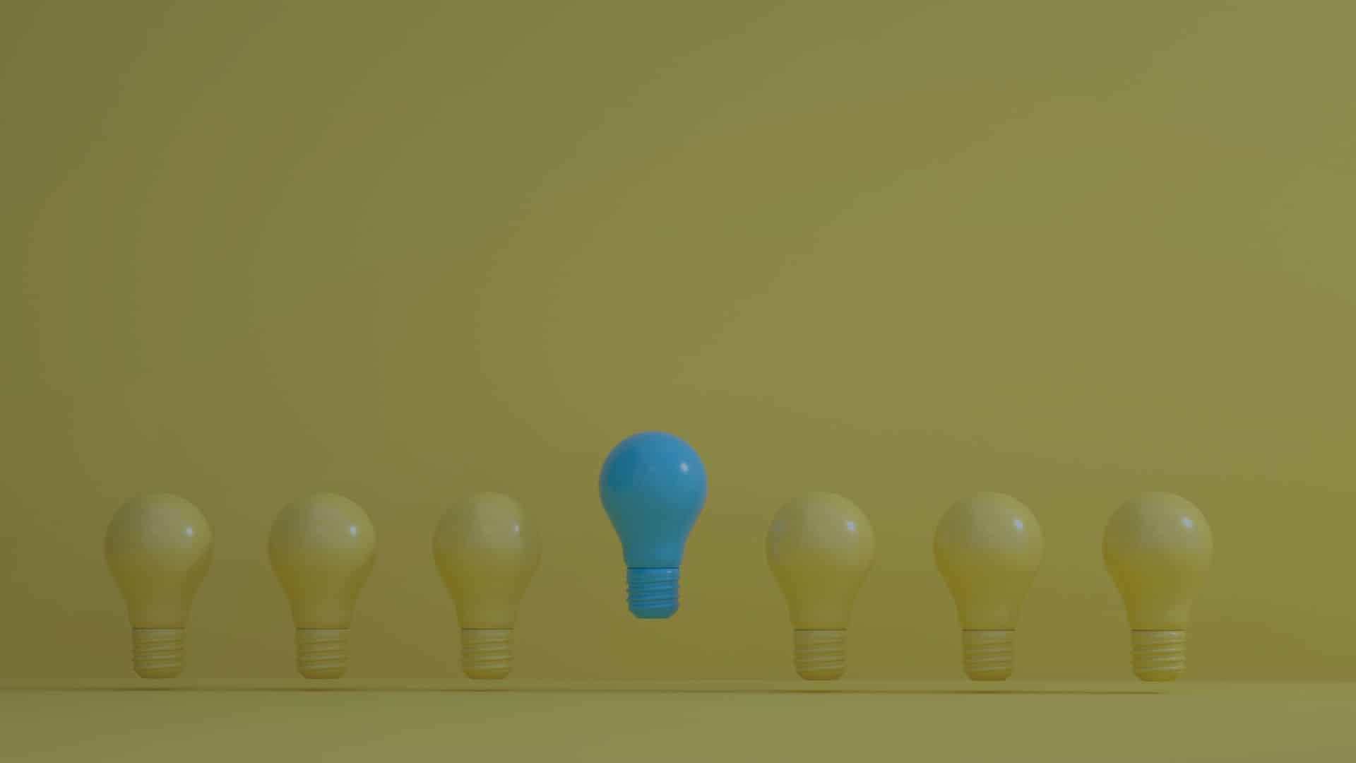 Lampadine blu e gialle accese